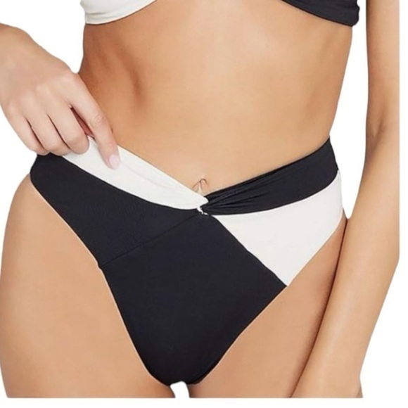 L*Space Nancy Lee Bikini Bottom Bitsy Style CBNLB21 BLC NWT XS Black & Cream - Picture 1 of 9